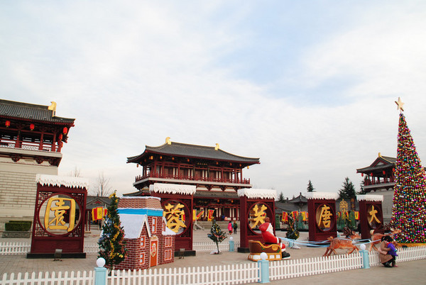 旅游景点 陕西省景点 陕西旅游景点  曲江海洋世界位于西安曲江新区