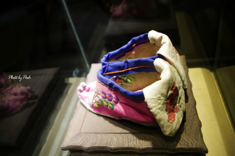 蜀锦鞋. by 崔世洁pooh